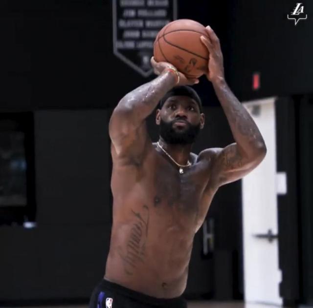 开云体育网址-【声音】沃格尔：戴维斯夏天有训练 首发阵容还没定