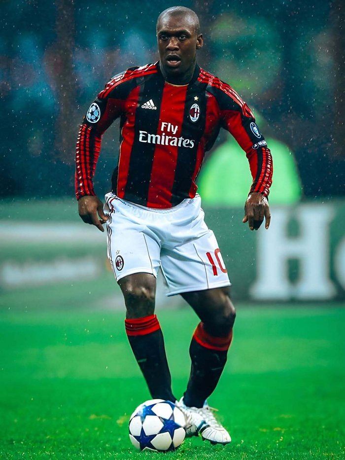 开云入口-米兰旧照西多夫引球迷追忆|AC米兰|克拉伦斯-西多夫|ac米兰|老照片_新浪体育_新浪新闻